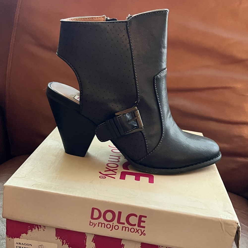 Dolce Aragon charcoal gray bootie size 9m